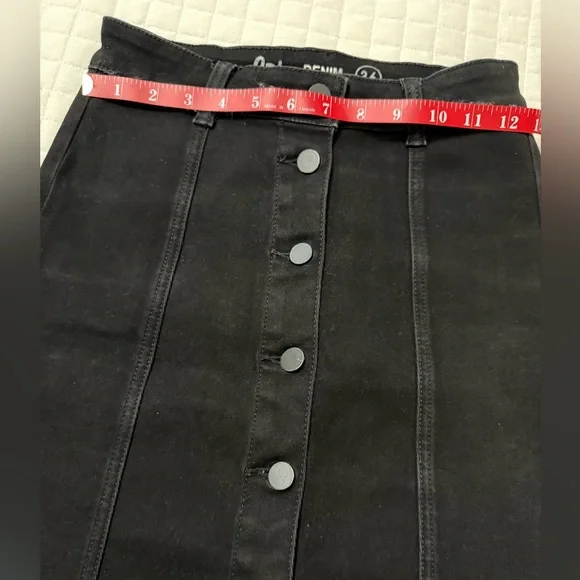 Black Button-Front Mini Skirt - Picture 3 of 6